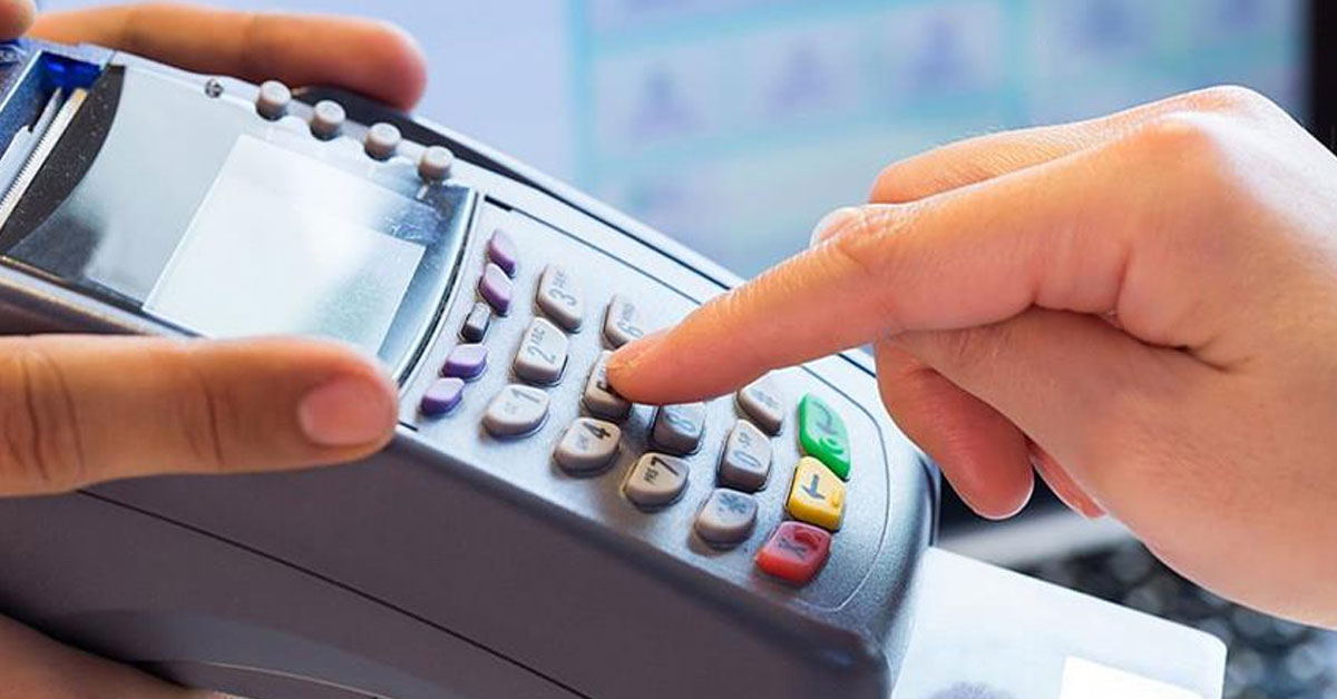 Μείωση 50% των προμηθειών στα POS για συναλλαγές έως 10 ευρώ στη «Μικρή λιανική» – Τι προβλέπει η τροπολογία
